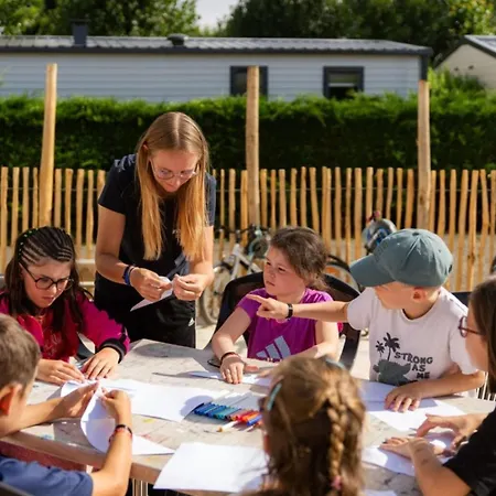 Mobile-home Avec Terrasse, 5 Personnes, - Api-1-52-1065 * Saint-Jean-de-Monts