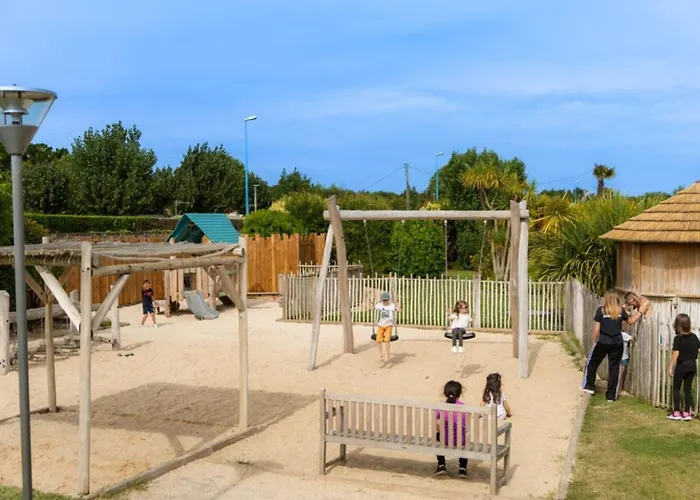 Mobile-home Avec Terrasse, 5 Personnes, - Api-1-52-1065 Camping